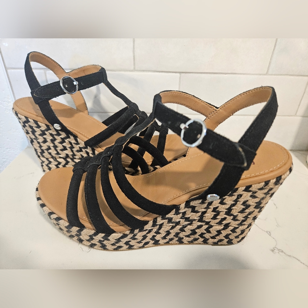 UGG Cressida Wedge Sandal. Size 8. Black Suede. New without Box. Never worn. - Picture 2 of 7